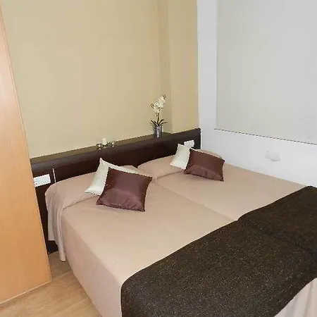 Hotel Travessera Parc Guell 3*